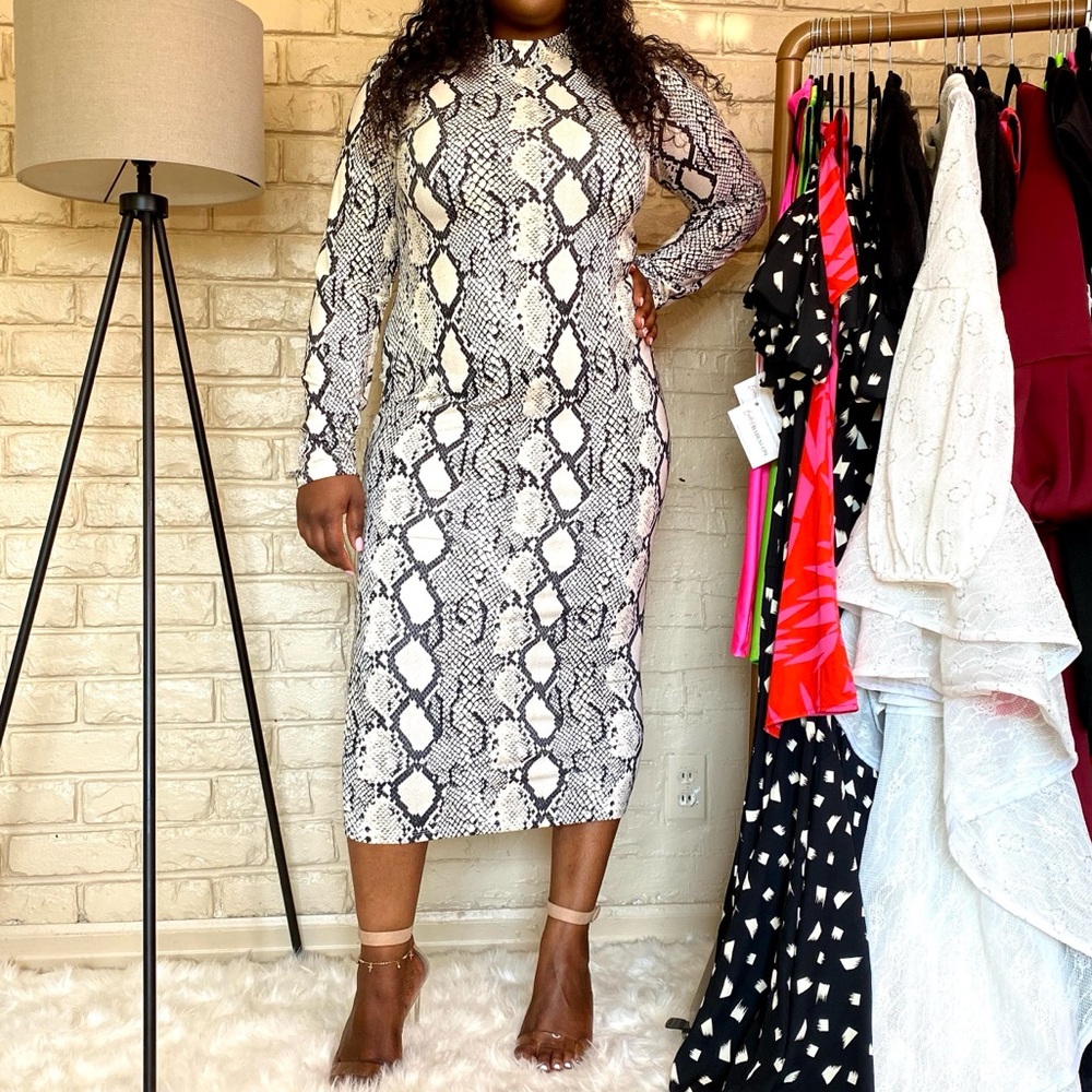 GoodtimeUSA Brand Long Sleeve Snake Print Midi Dress size 3X Plus Super Stretchy